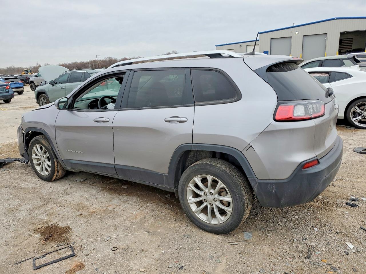 2021 JEEP CHEROKEE LATITUDE photo 4