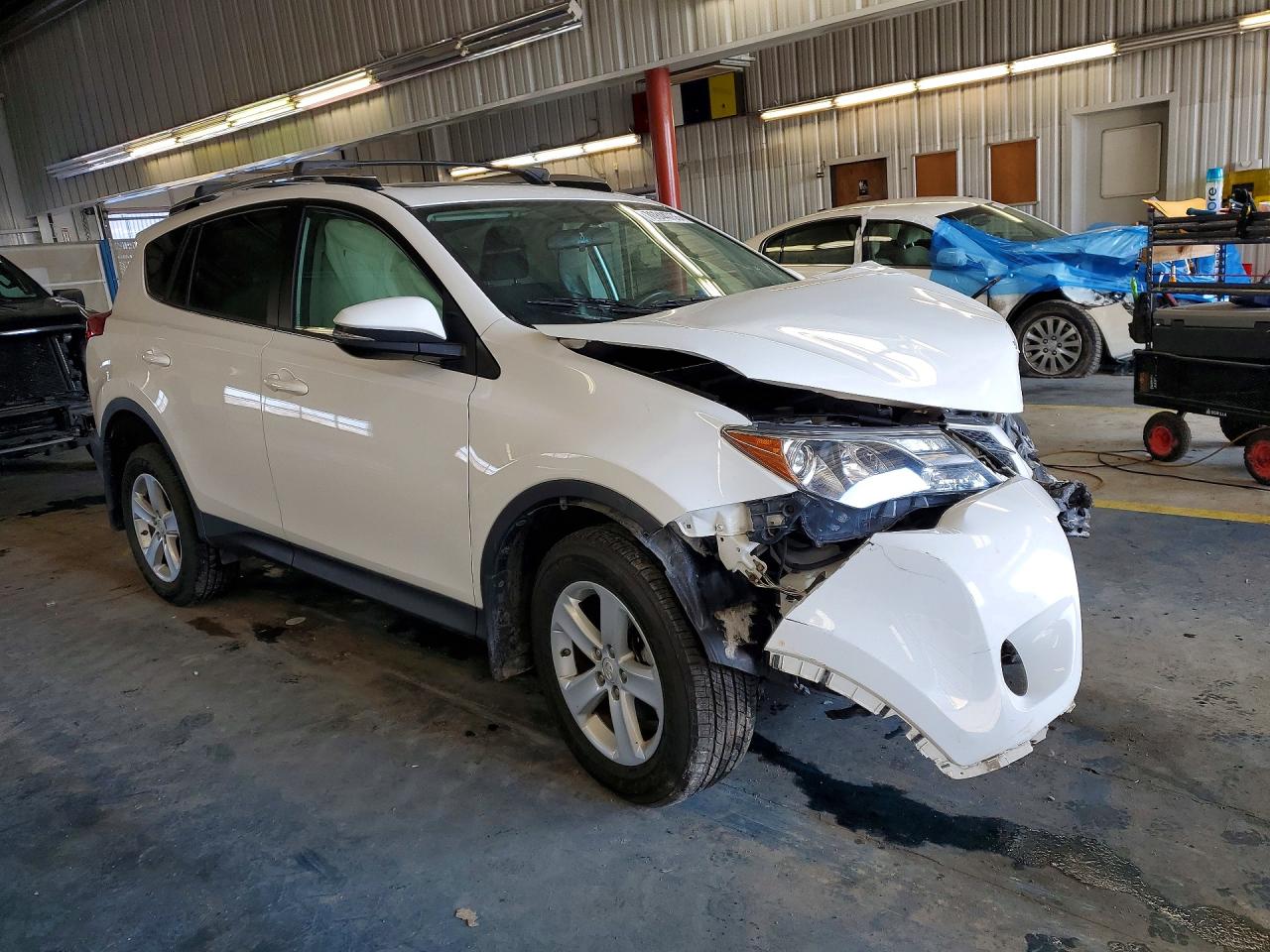 2013 TOYOTA RAV4 XLE photo 4