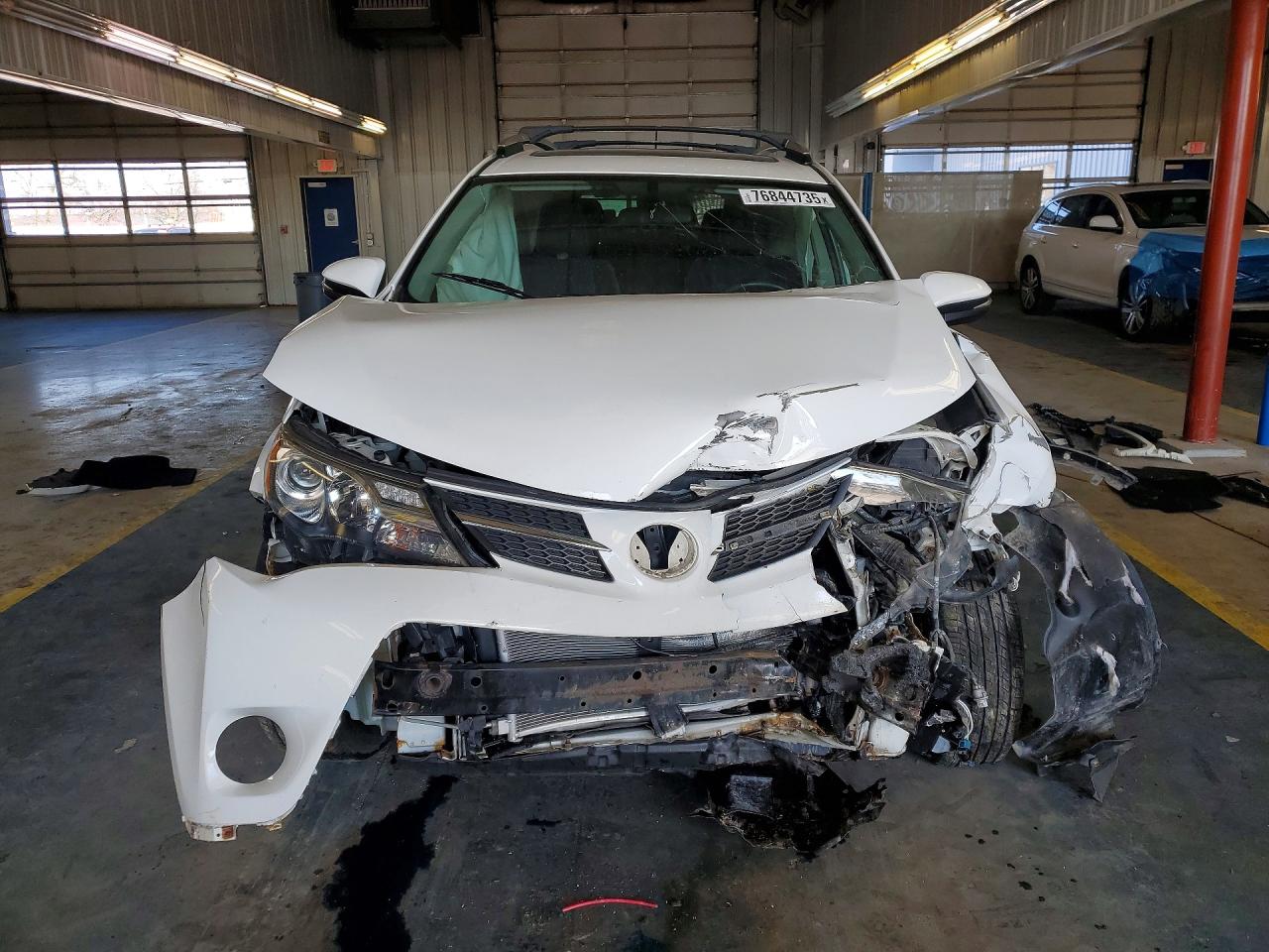 2013 TOYOTA RAV4 XLE photo 5