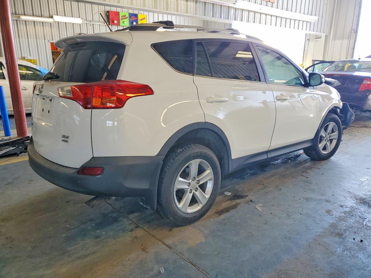 2013 TOYOTA RAV4 XLE photo 3