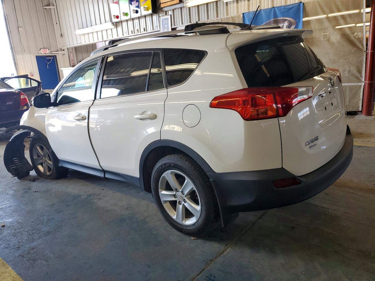 2013 TOYOTA RAV4 XLE photo 2