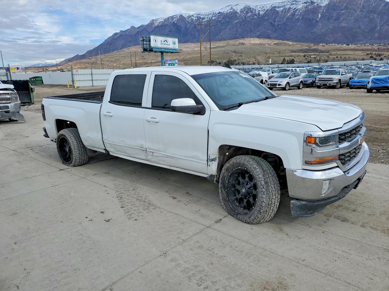 2016 CHEVROLET SILVERADO K1500 LT photo 4