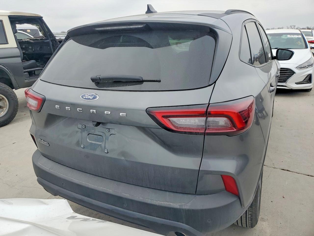 2025 FORD ESCAPE ST LINE photo 16