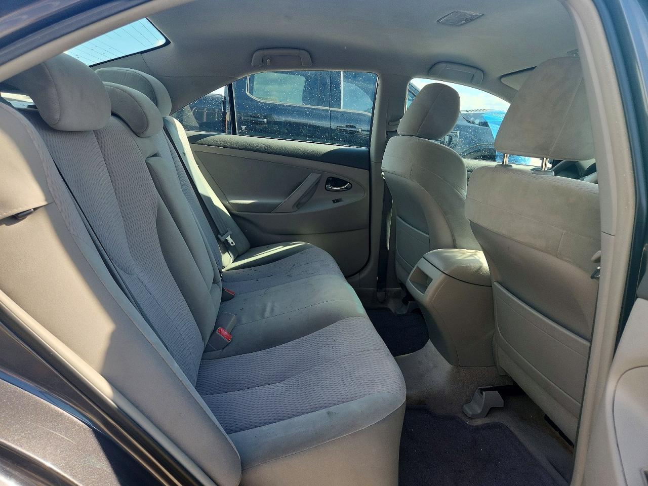 2011 TOYOTA CAMRY LE photo 19