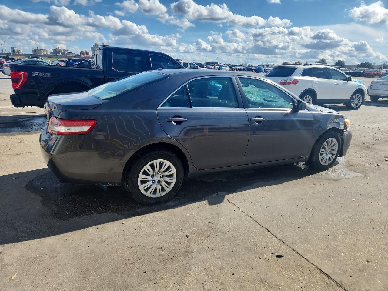2011 TOYOTA CAMRY LE photo 5