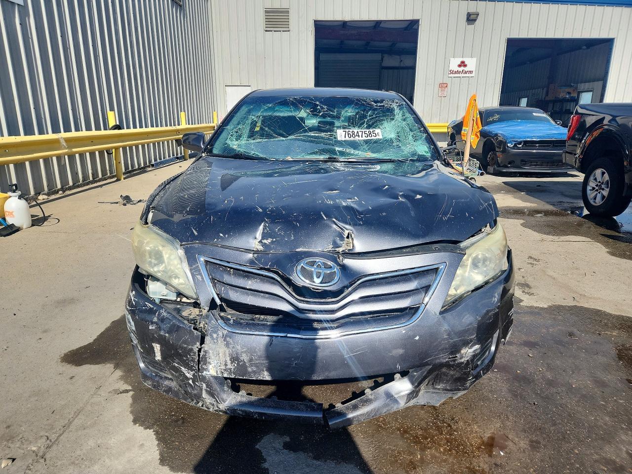 2011 TOYOTA CAMRY LE photo 9