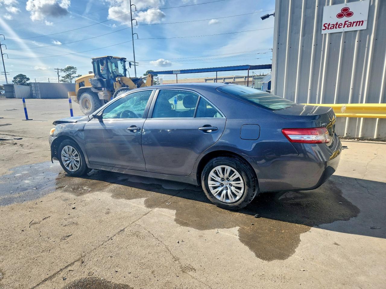2011 TOYOTA CAMRY LE photo 3