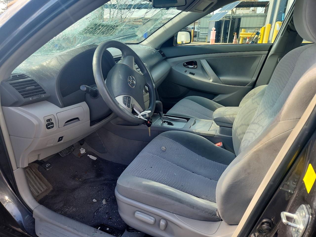 2011 TOYOTA CAMRY LE photo 13