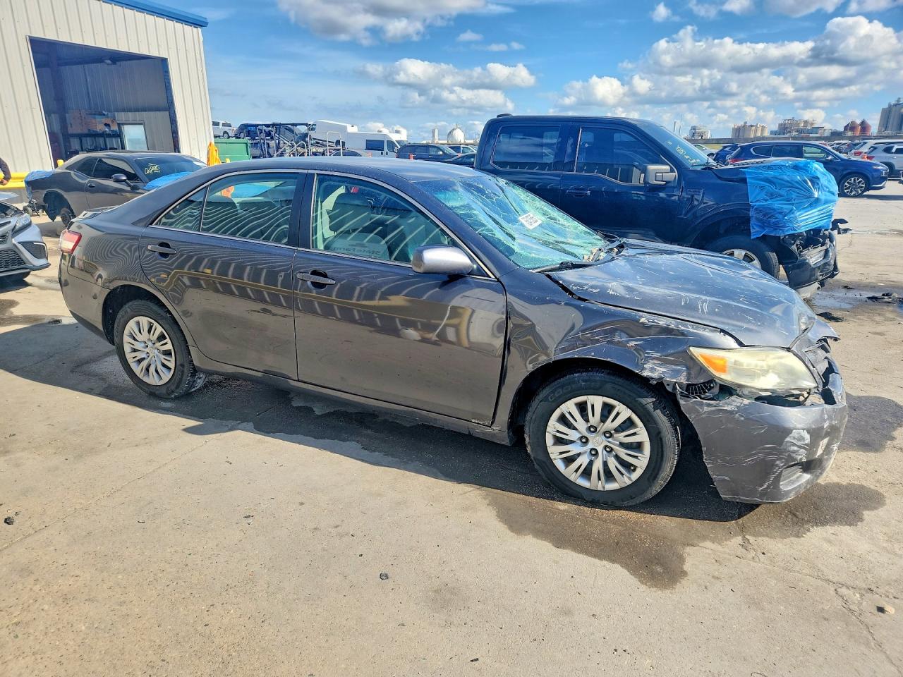 2011 TOYOTA CAMRY LE photo 7
