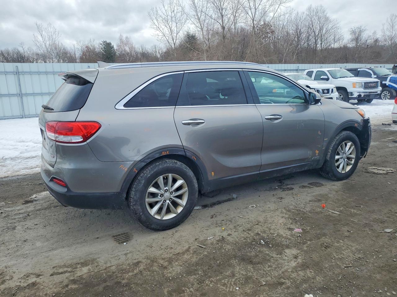 2016 KIA SORENTO LX photo 9