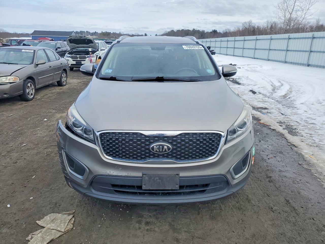 2016 KIA SORENTO LX photo 17