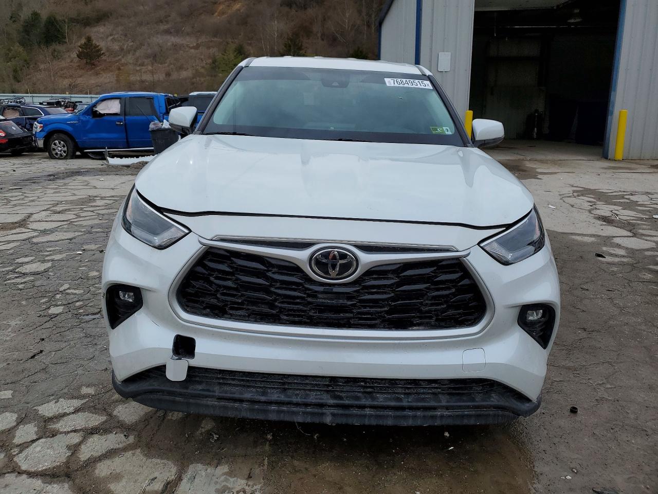2022 TOYOTA HIGHLANDER LE photo 5