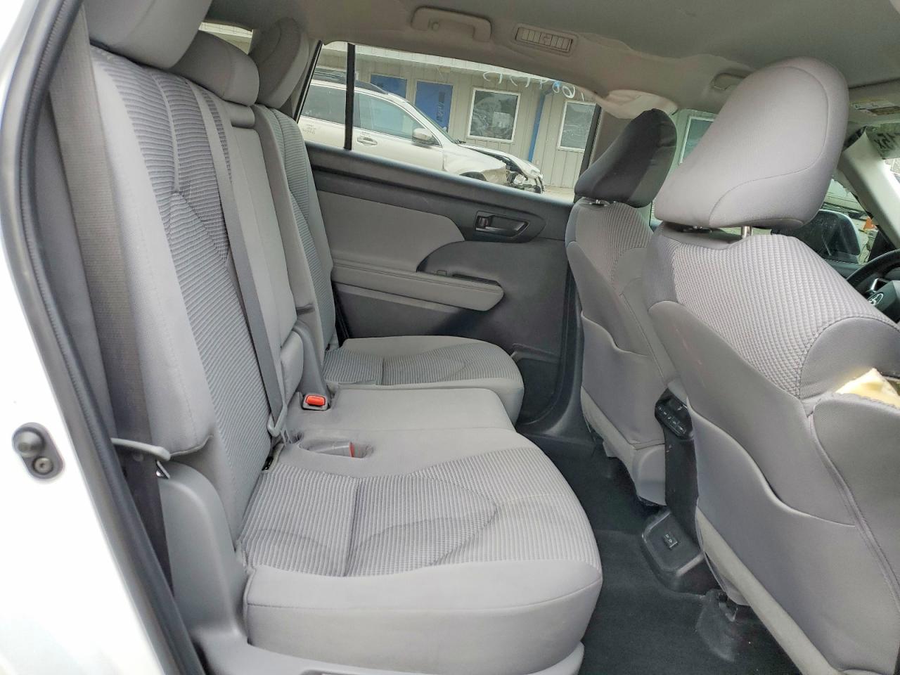 2022 TOYOTA HIGHLANDER LE photo 11