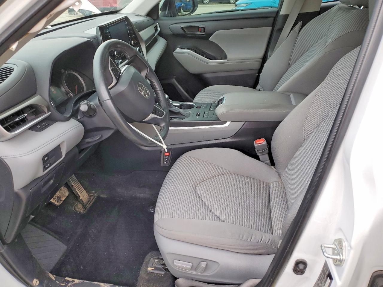2022 TOYOTA HIGHLANDER LE photo 7