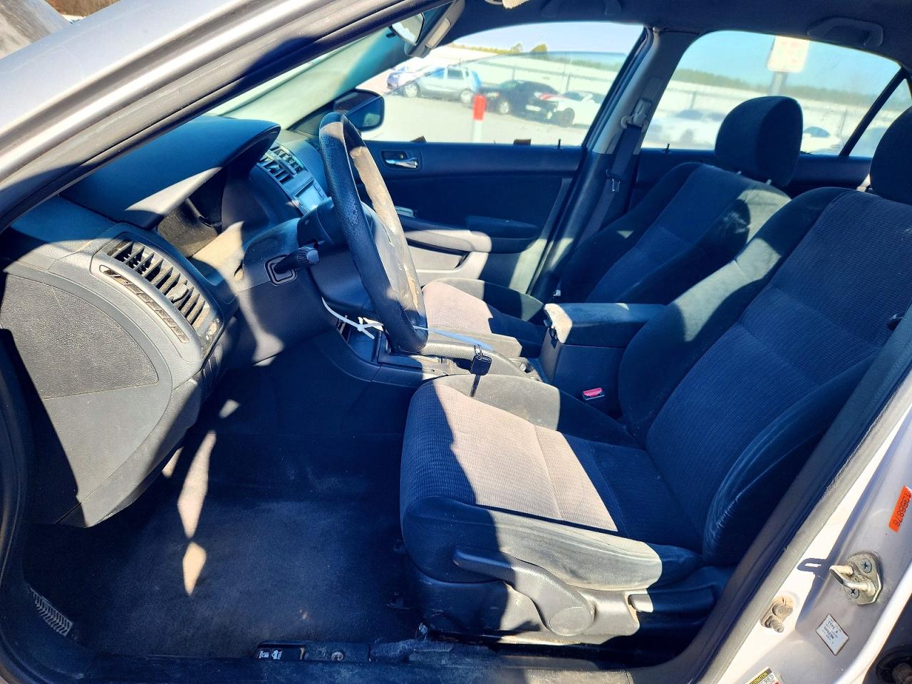 2004 HONDA ACCORD LX photo 7