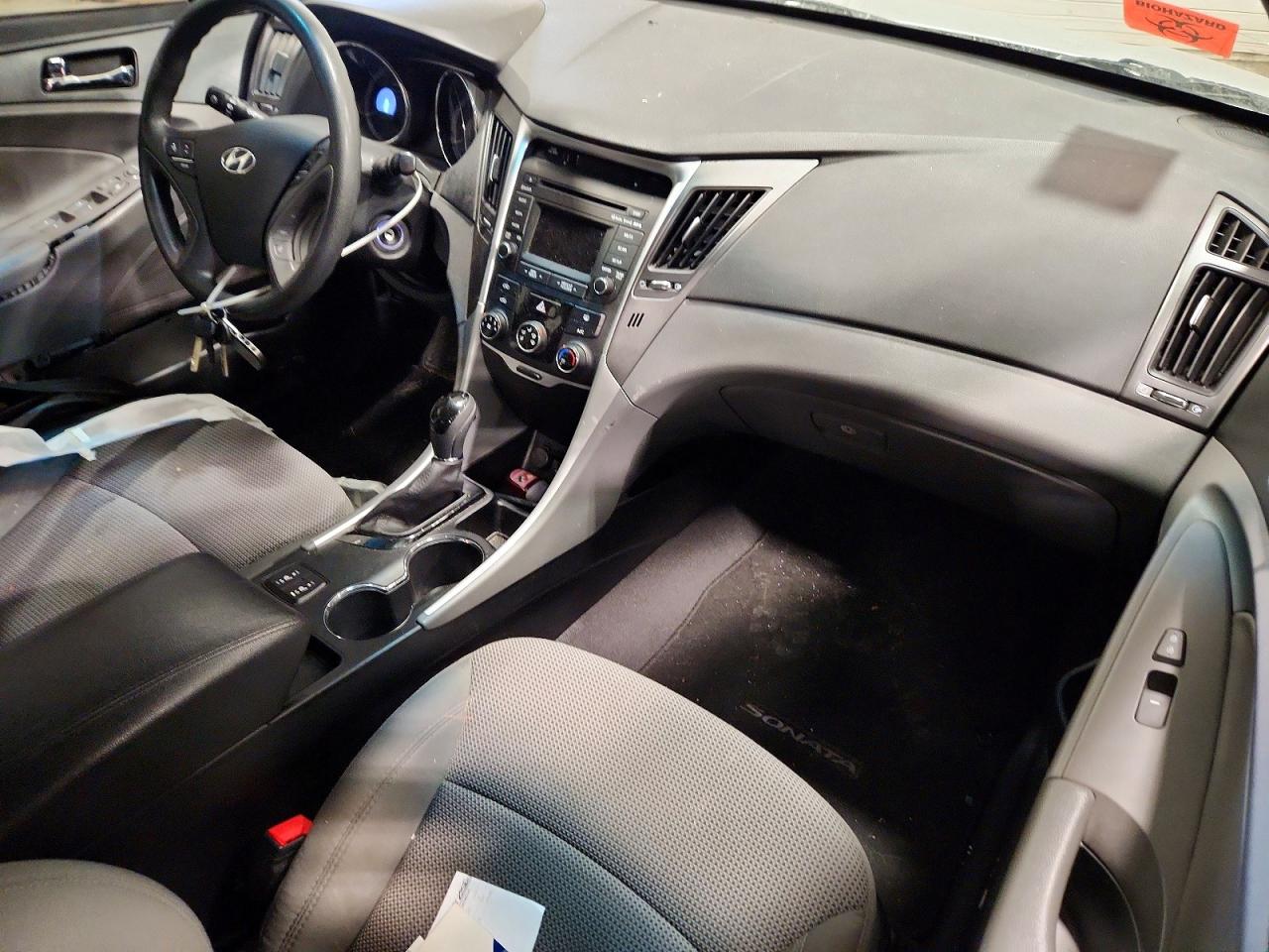 2014 HYUNDAI SONATA GLS photo 22