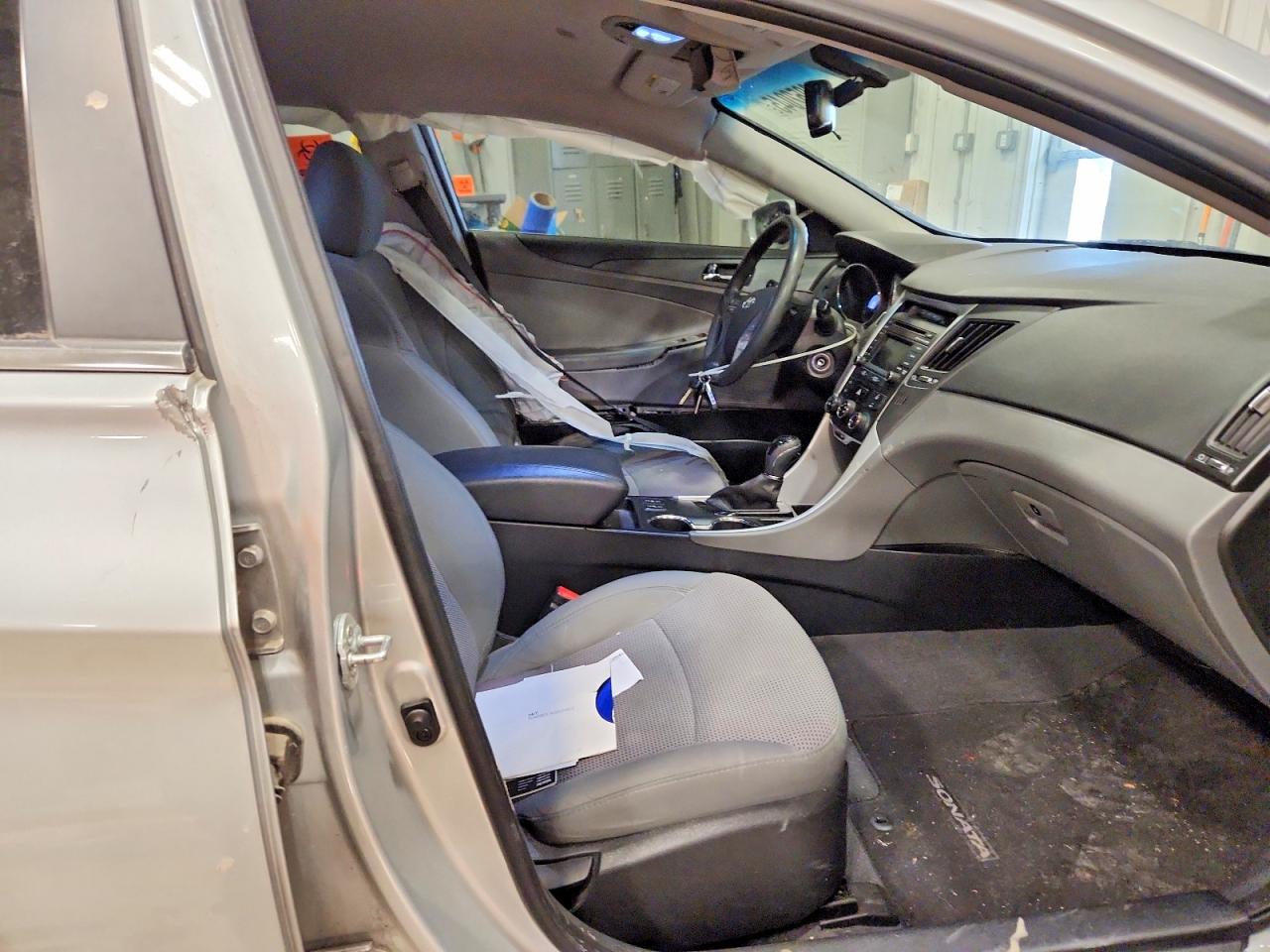 2014 HYUNDAI SONATA GLS photo 19