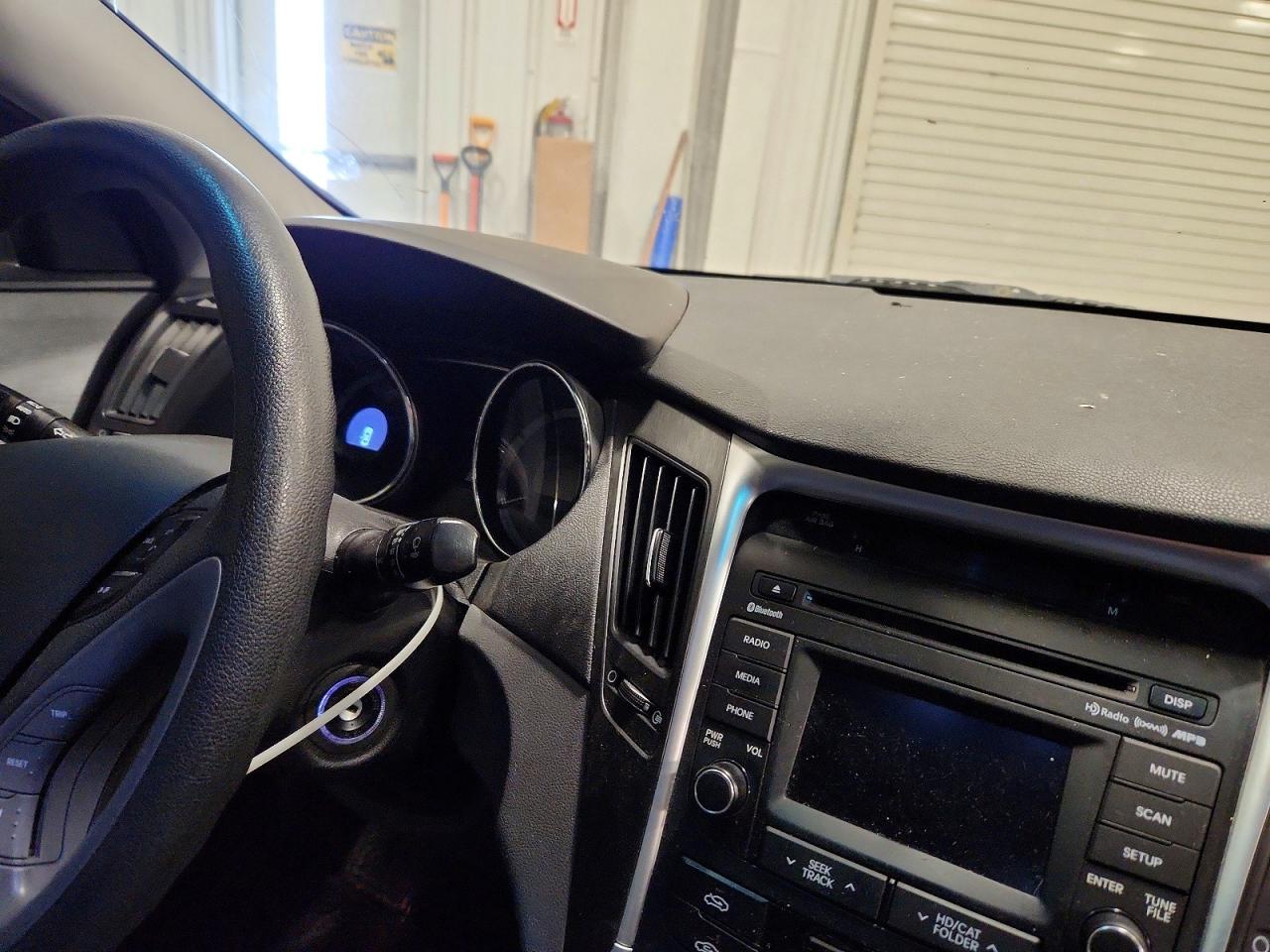 2014 HYUNDAI SONATA GLS photo 25