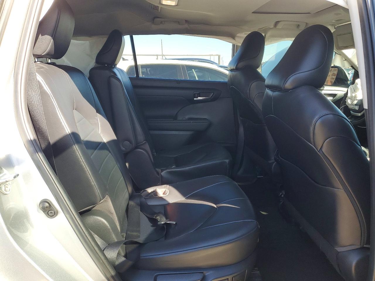 2023 TOYOTA HIGHLANDER HYBRID XLE photo 11