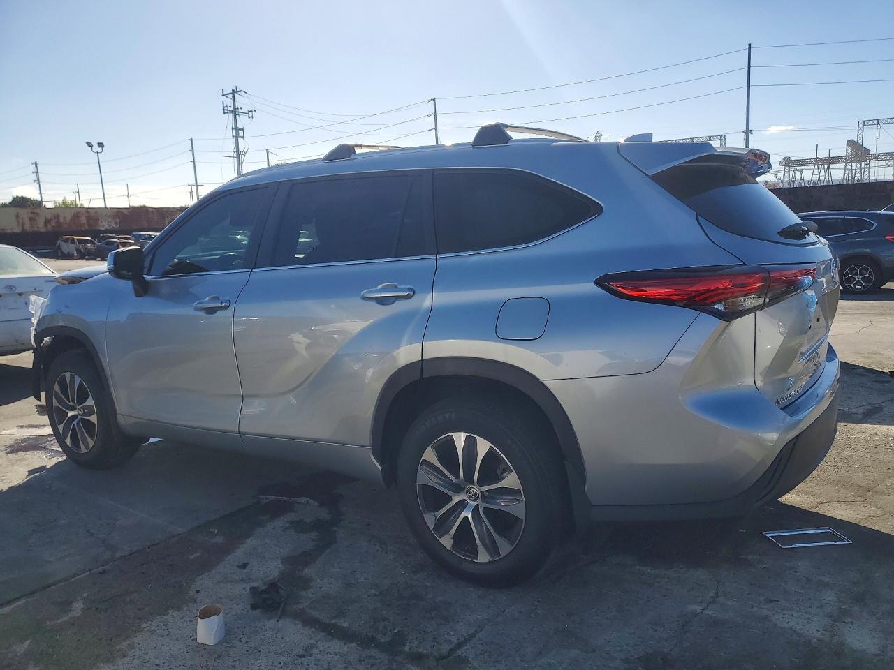 2023 TOYOTA HIGHLANDER HYBRID XLE photo 2