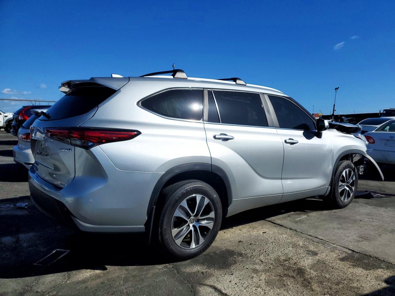 2023 TOYOTA HIGHLANDER HYBRID XLE photo 3