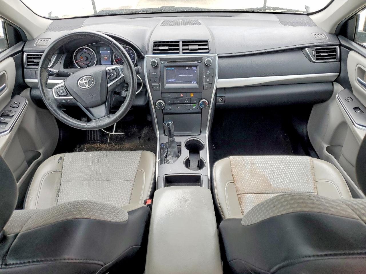 2015 TOYOTA CAMRY LE photo 8