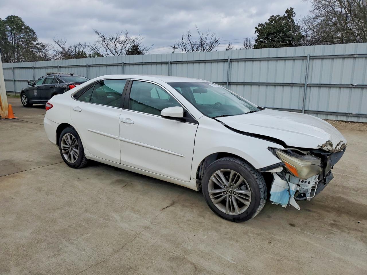 2015 TOYOTA CAMRY LE photo 4