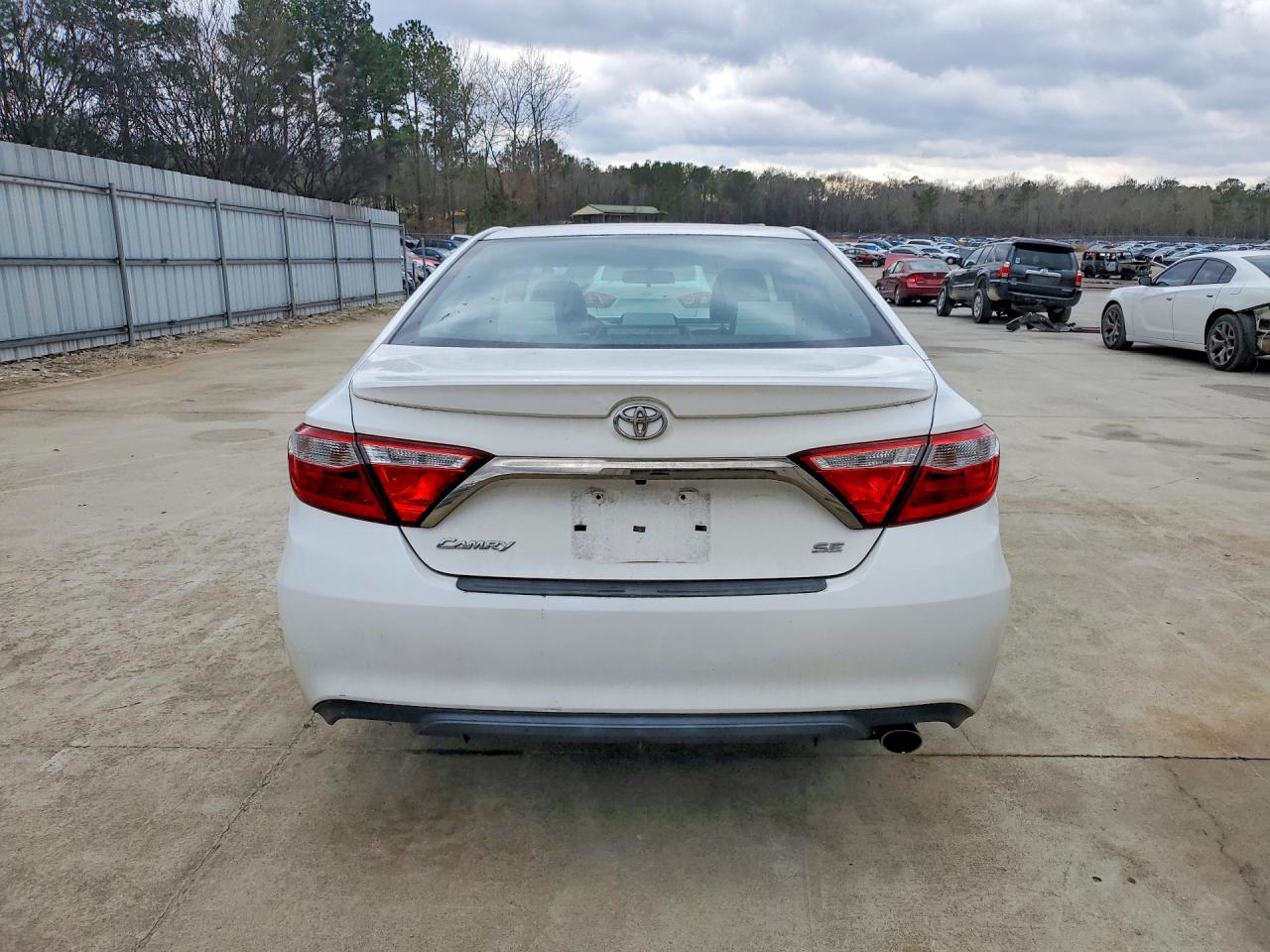 2015 TOYOTA CAMRY LE photo 6