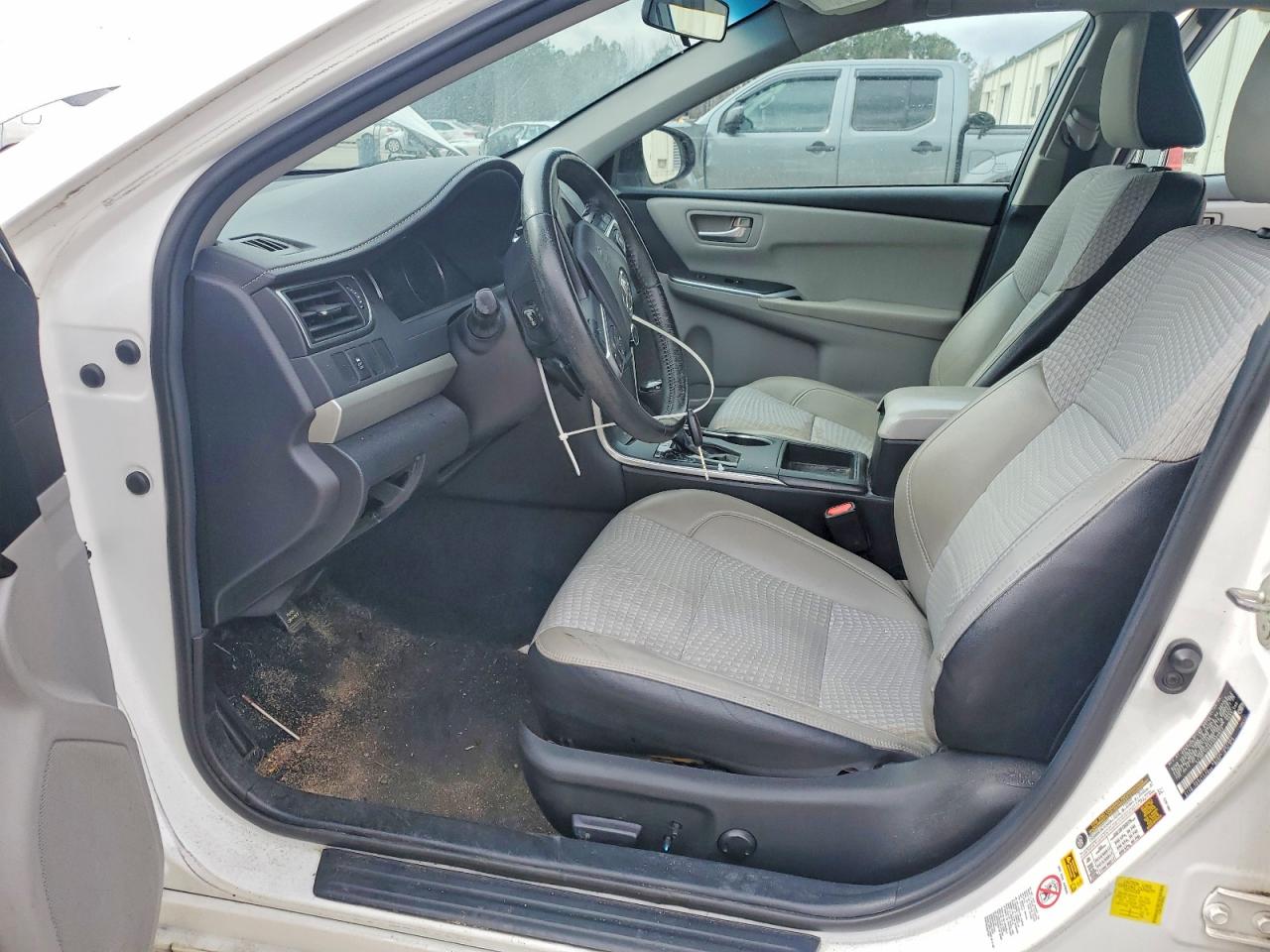 2015 TOYOTA CAMRY LE photo 7