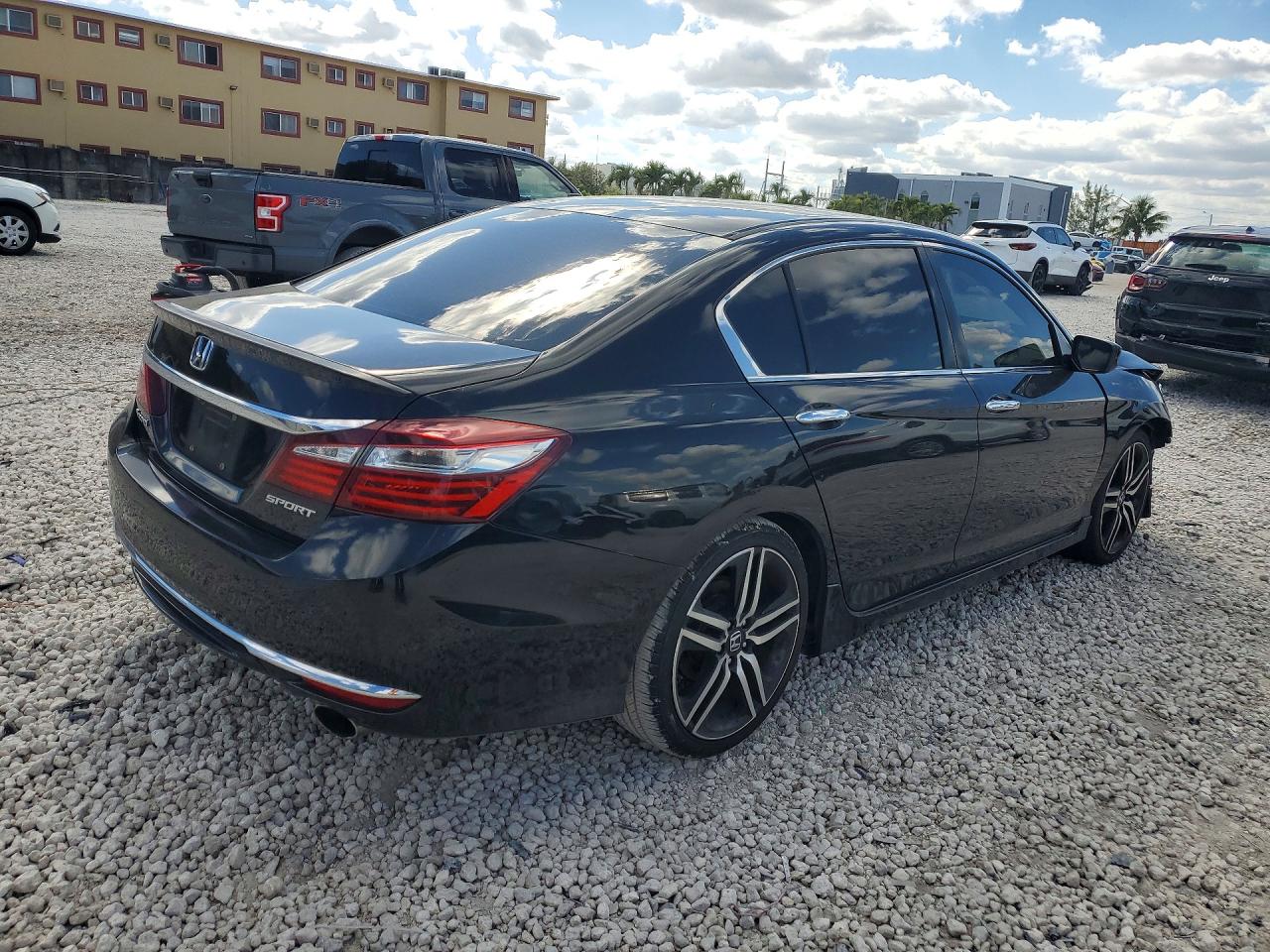 2017 HONDA ACCORD SPORT photo 5