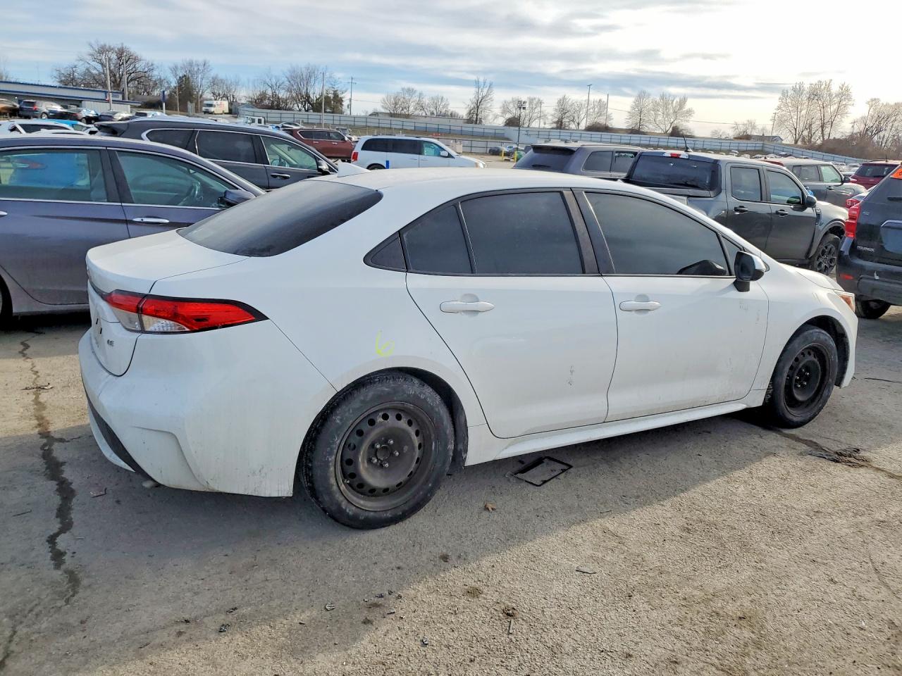 2021 TOYOTA COROLLA LE photo 3