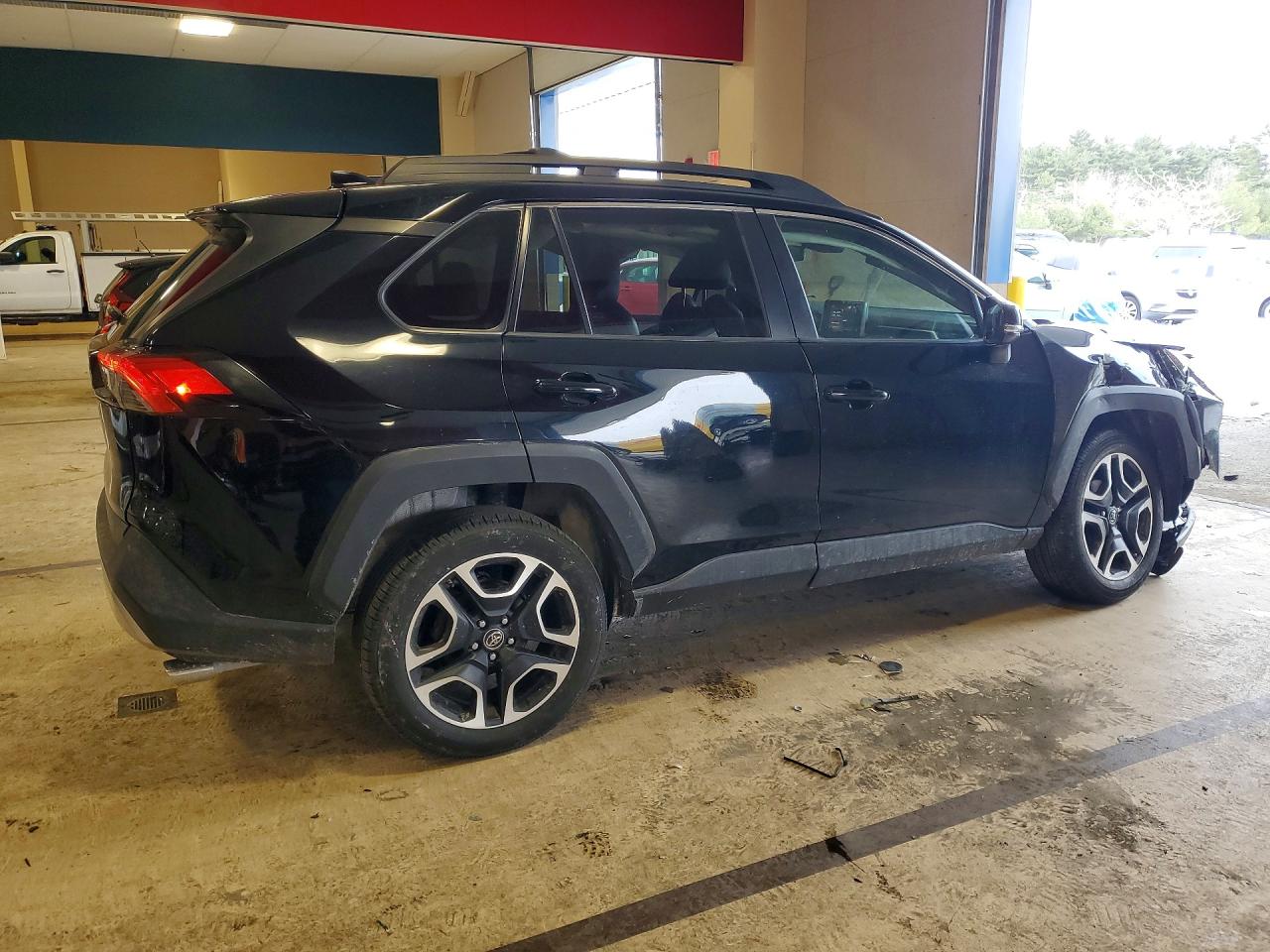 2019 TOYOTA RAV4 ADVENTURE photo 3