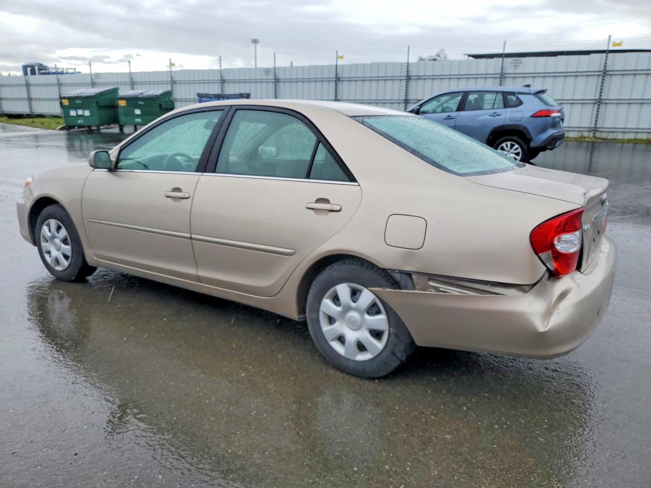 2002 TOYOTA CAMRY LE photo 2