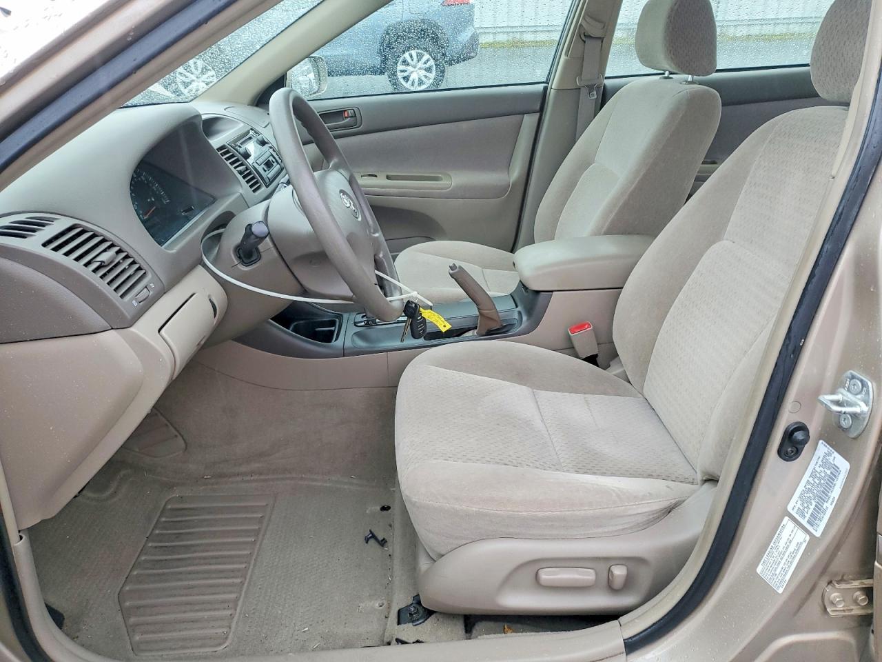 2002 TOYOTA CAMRY LE photo 7