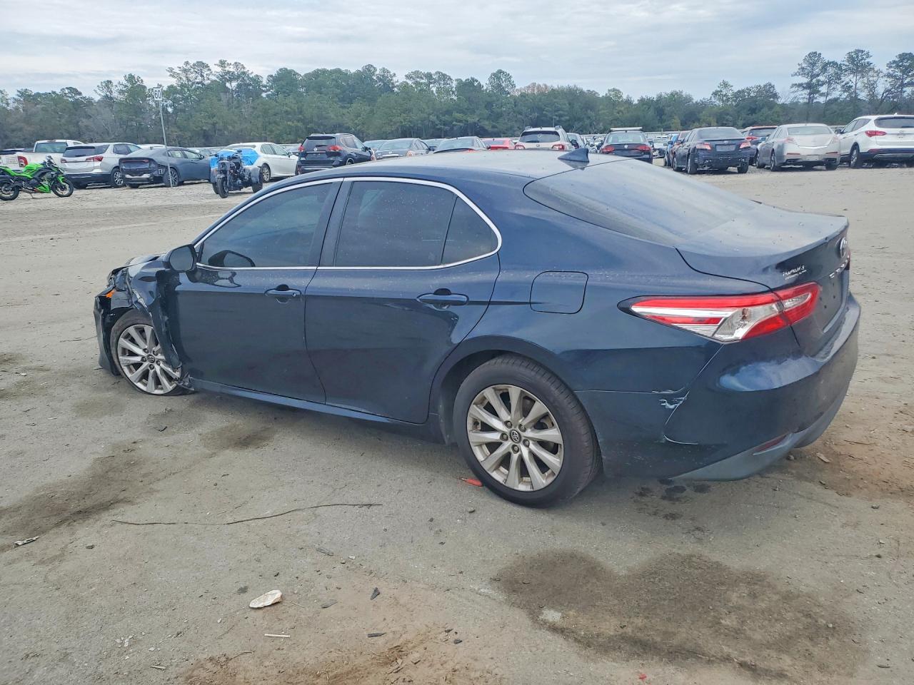 2020 TOYOTA CAMRY LE photo 3