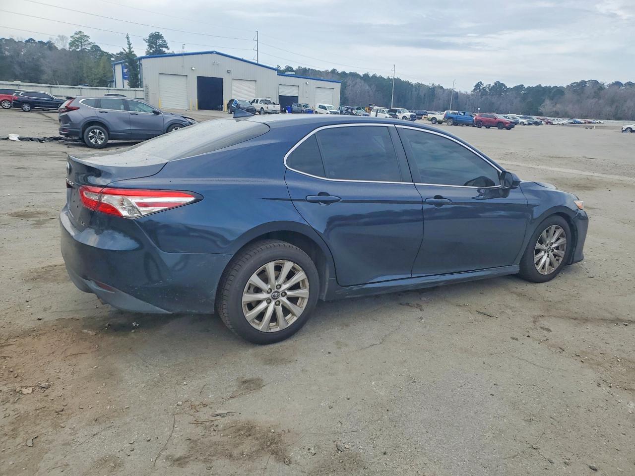 2020 TOYOTA CAMRY LE photo 5