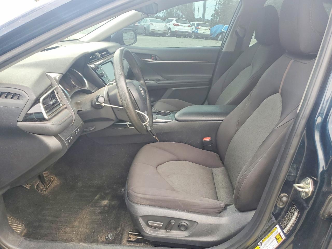 2020 TOYOTA CAMRY LE photo 13