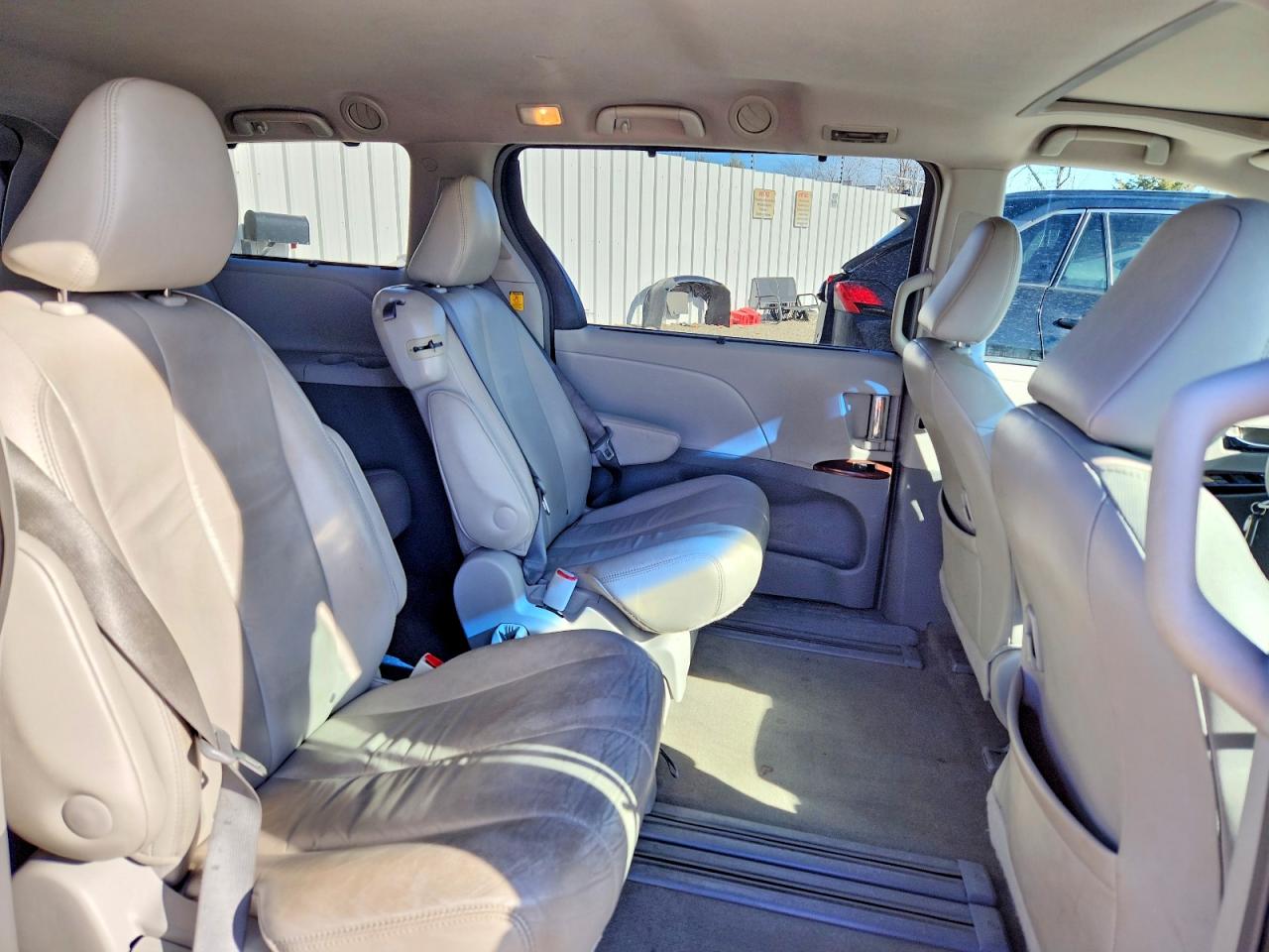 2013 TOYOTA SIENNA XLE 8-PASSENGER photo 21