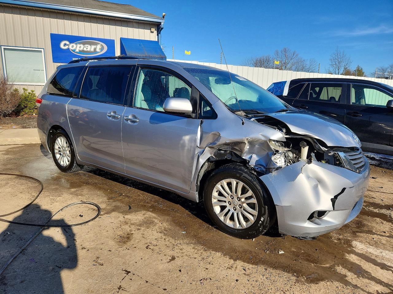 2013 TOYOTA SIENNA XLE 8-PASSENGER photo 7