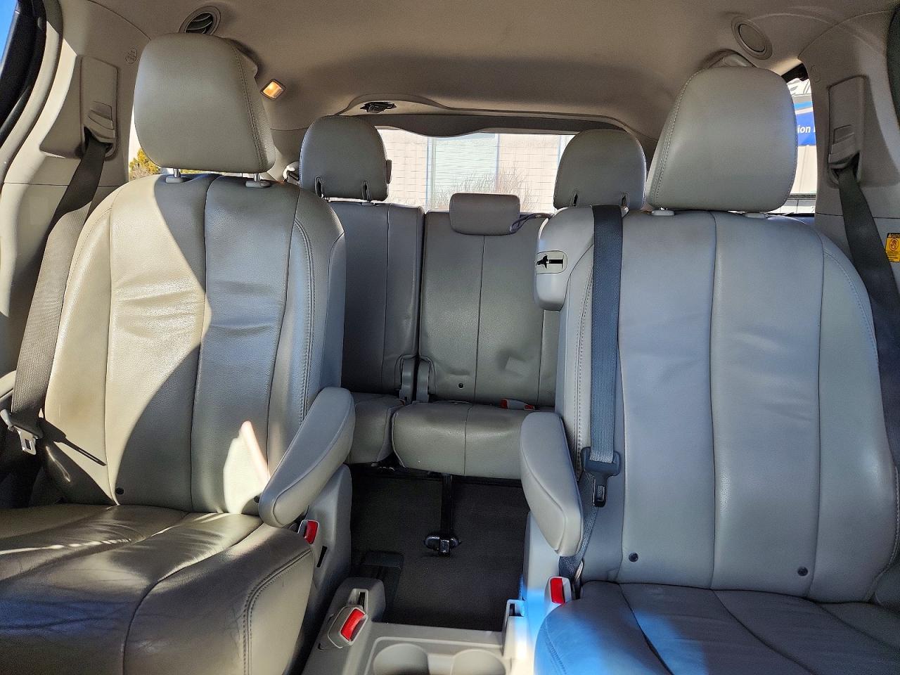 2013 TOYOTA SIENNA XLE 8-PASSENGER photo 19