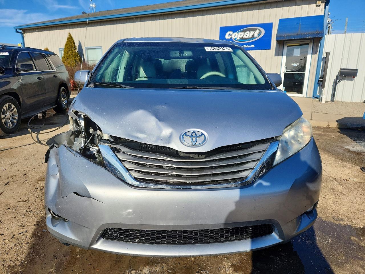 2013 TOYOTA SIENNA XLE 8-PASSENGER photo 9