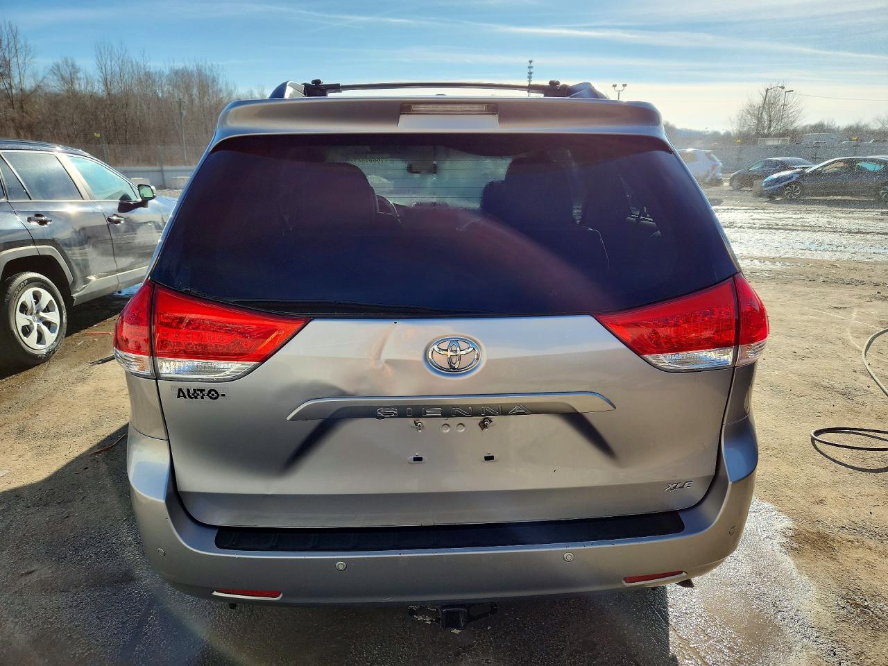 2013 TOYOTA SIENNA XLE 8-PASSENGER photo 11