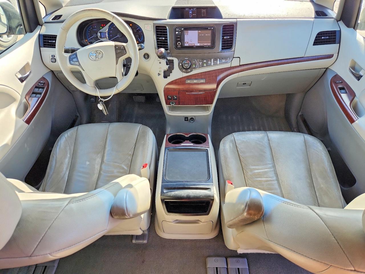 2013 TOYOTA SIENNA XLE 8-PASSENGER photo 15