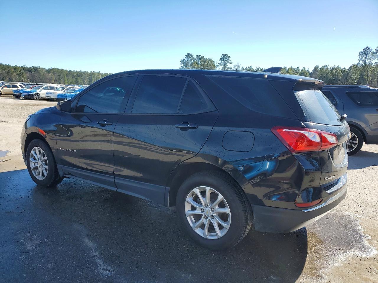 2018 CHEVROLET EQUINOX photo 2