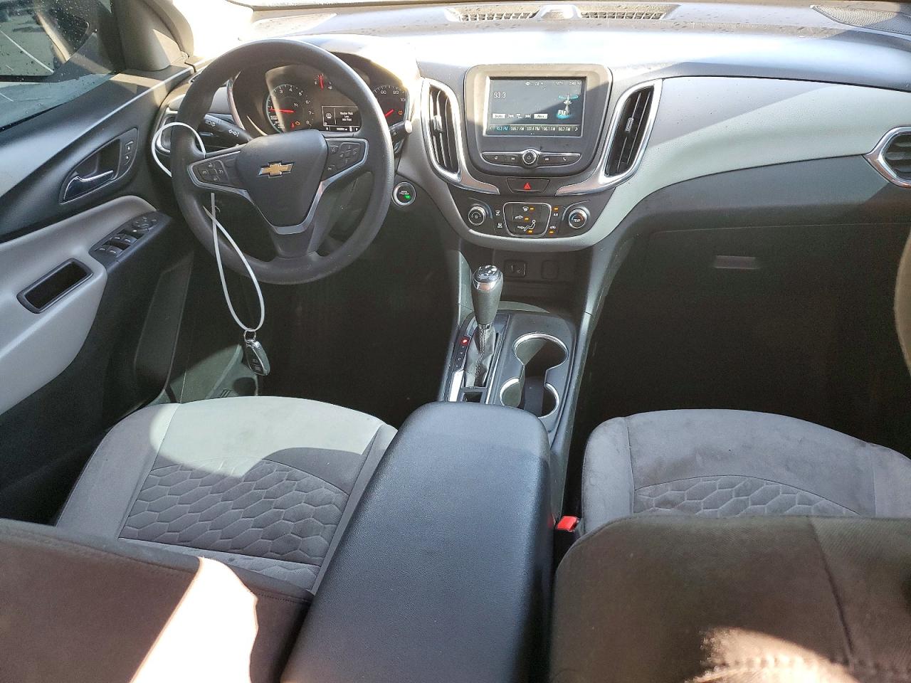 2018 CHEVROLET EQUINOX photo 8