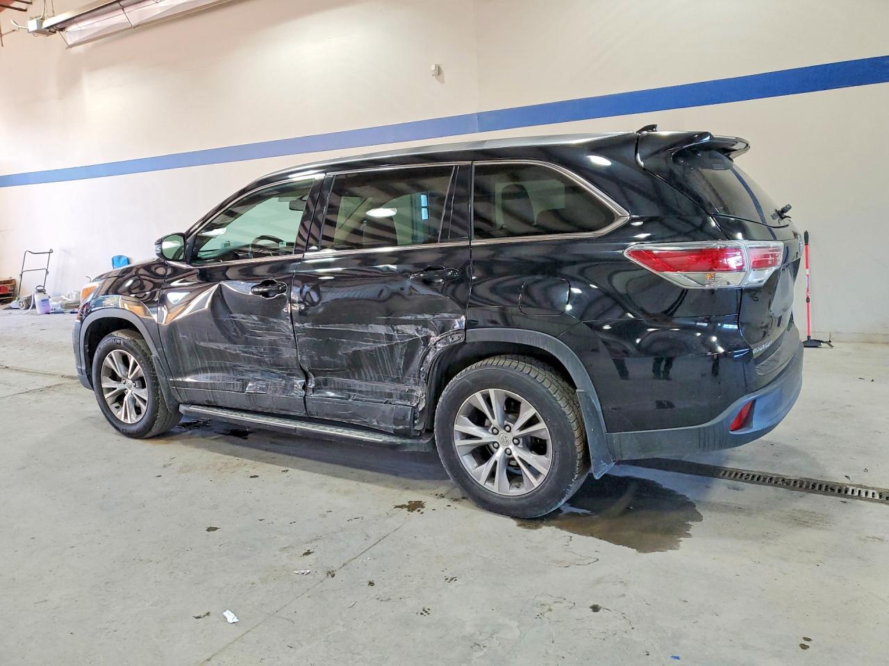 2014 TOYOTA HIGHLANDER XLE photo 2