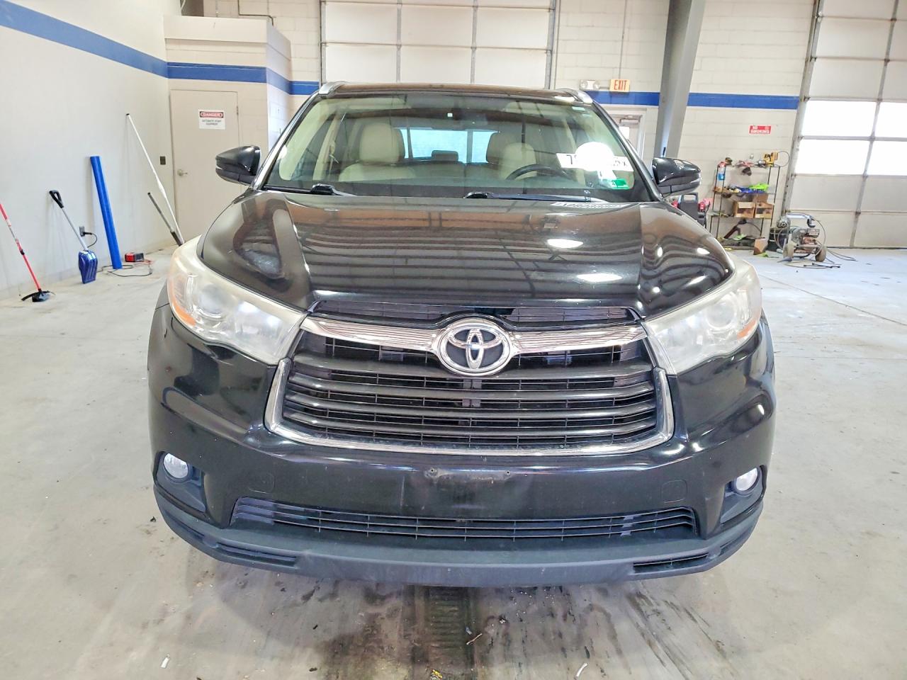 2014 TOYOTA HIGHLANDER XLE photo 5