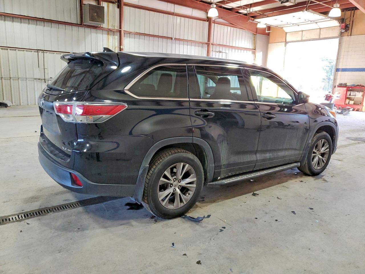 2014 TOYOTA HIGHLANDER XLE photo 3