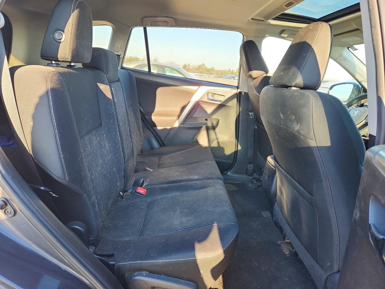 2014 TOYOTA RAV4 XLE photo 11