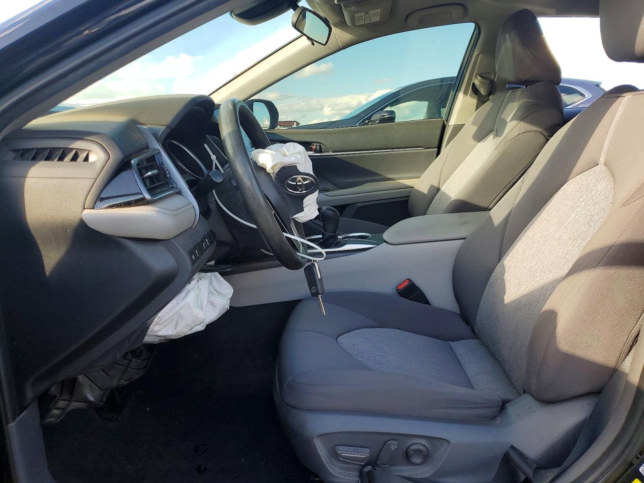 2021 TOYOTA CAMRY LE photo 7